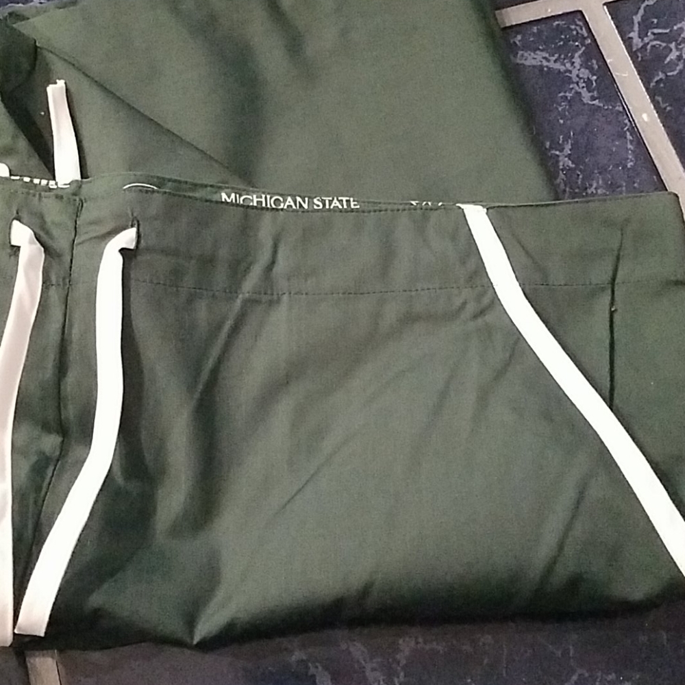Men's NWOT scrub MSU pants - Picture 2 of 5